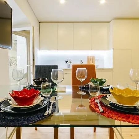 Santana Stylish Apartment By Altido *